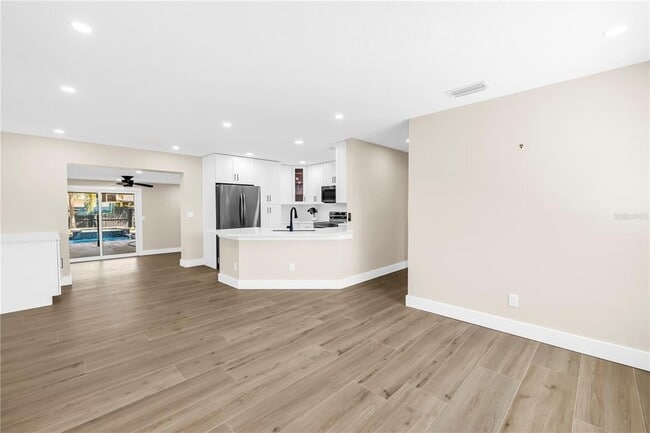 Foto del edificio - 4891 Venetian Blvd NE