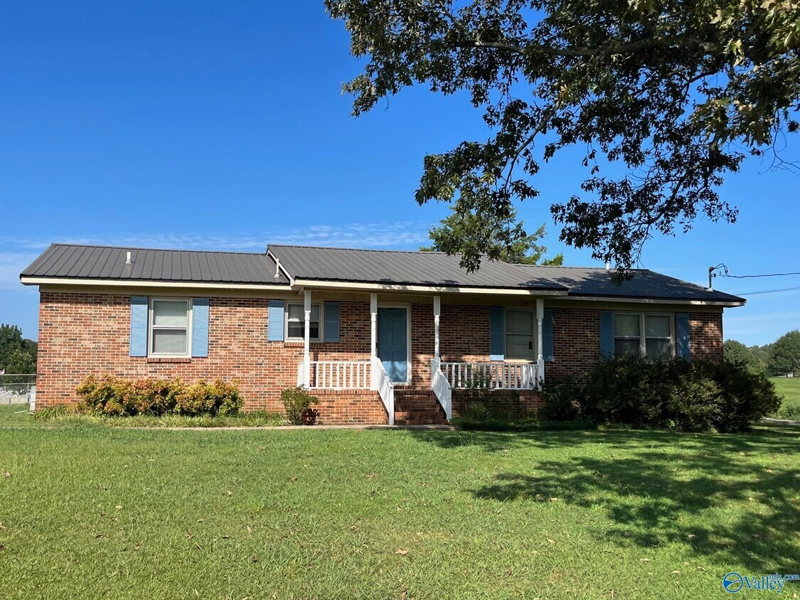 1262 S Johnson Chapel Rd, Danville, AL 35619 House Rental in Danville