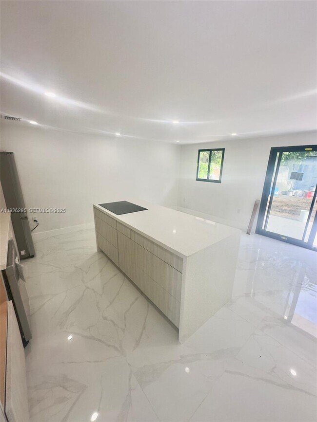 Foto del edificio - 2110 NW 43rd St