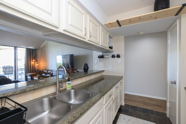 Foto del edificio - 12600 Melville Dr