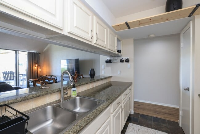 Building Photo - 12600 Melville Dr