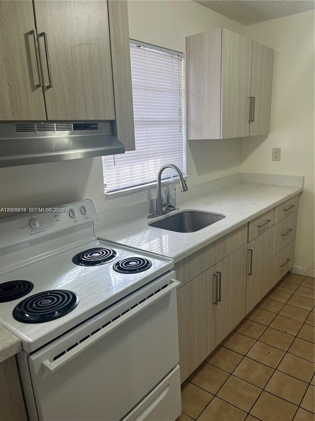 Building Photo - 2255 W 55th St