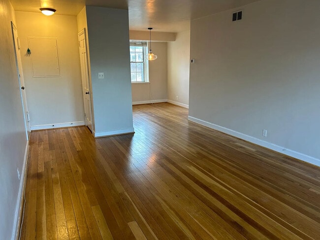 Building Photo - 3024 S Buchanan St