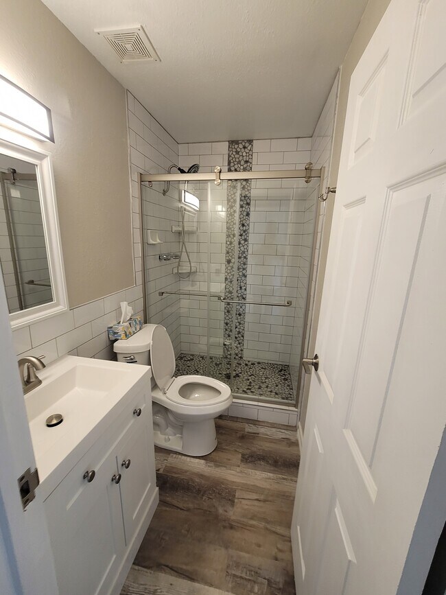 Foto del edificio - 1270 Rosalia Ave