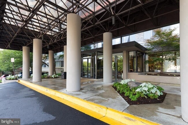 Building Photo - 5340 Holmes Run Pkwy