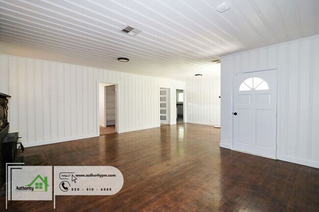 Building Photo - 1840 Heller Ln