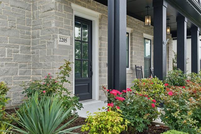 Foto del edificio - 2205 Sandrellan St