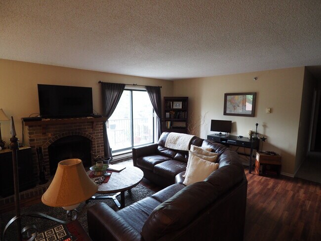 Foto del edificio - 1030 W 66th St