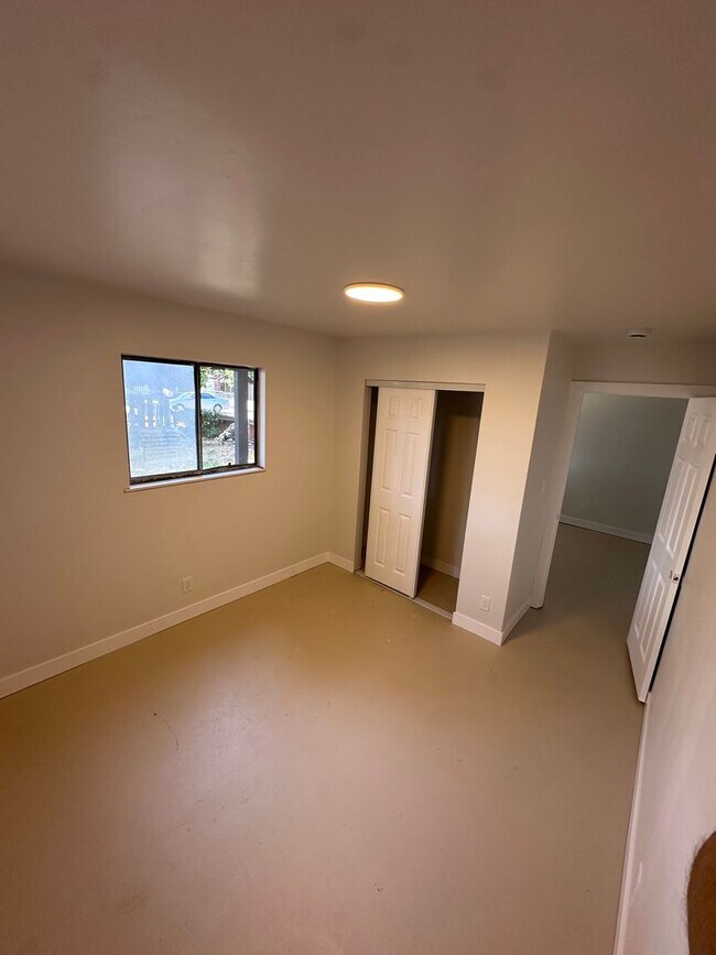 Building Photo - New renovated 3 Bedroom, 1 Bathroom Home w...