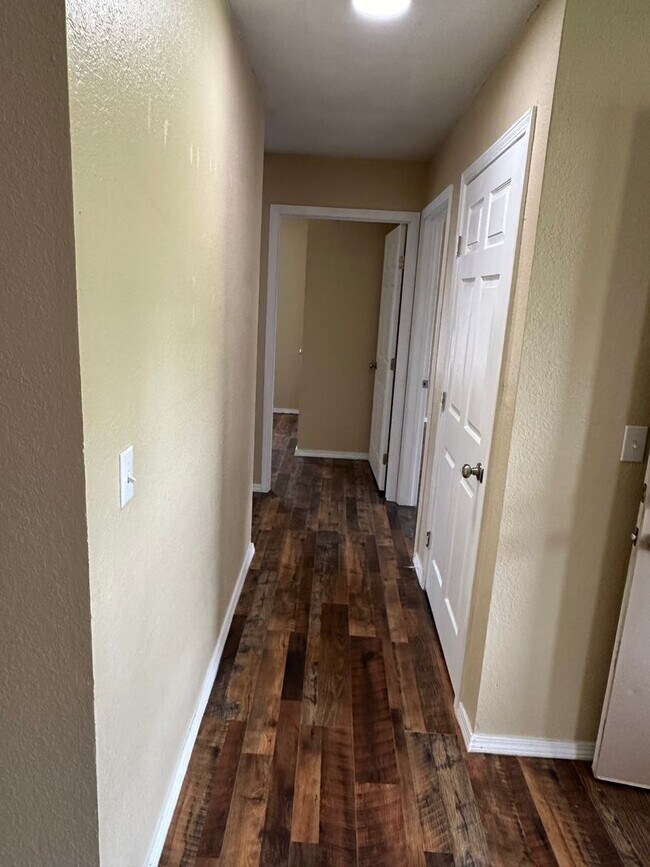 Foto del edificio - 3 bedroom, 2 bath house