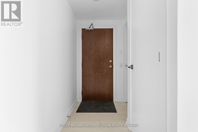 Photo du bâtiment - 2200 Lake Shore Blvd W