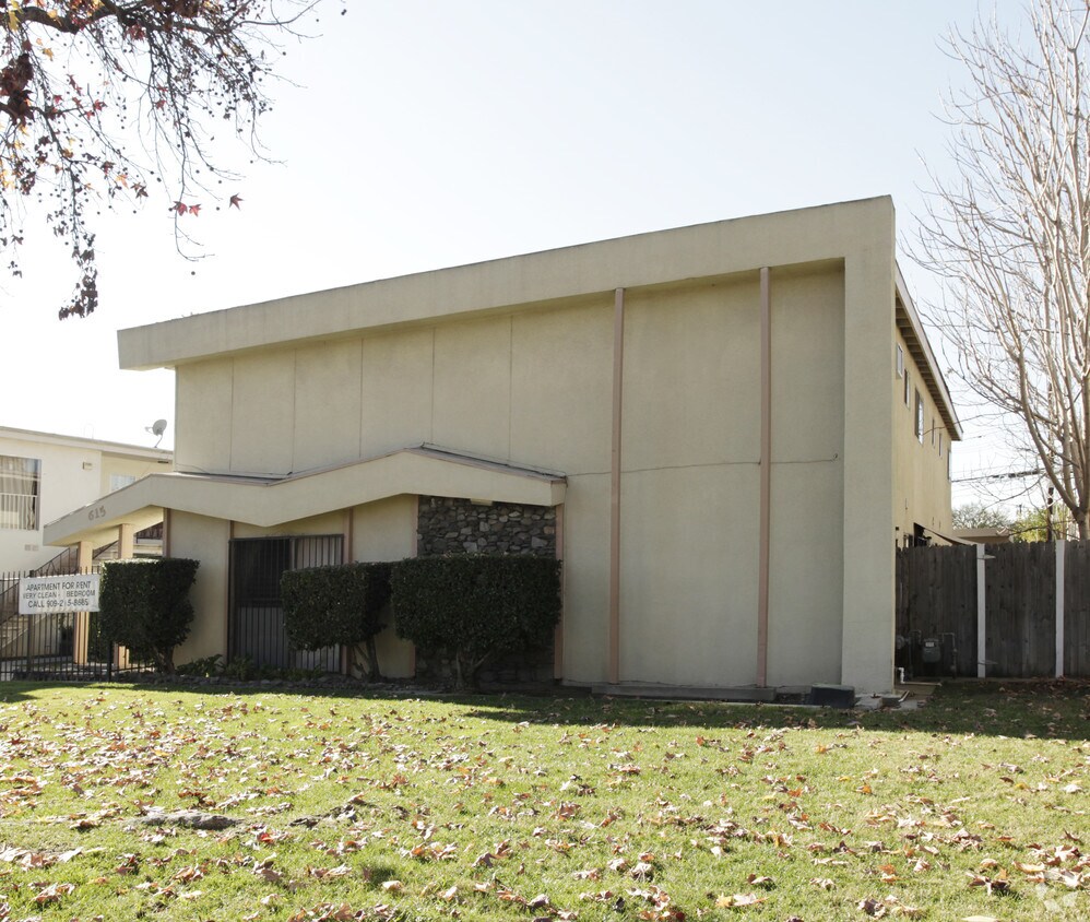 Building Photo - 615 Karesh Ave