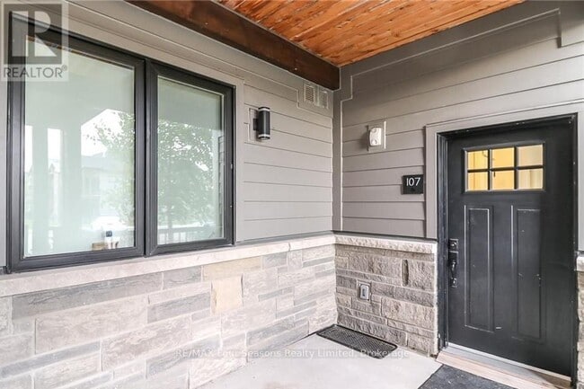 Building Photo - 12 Beausoleil Ln