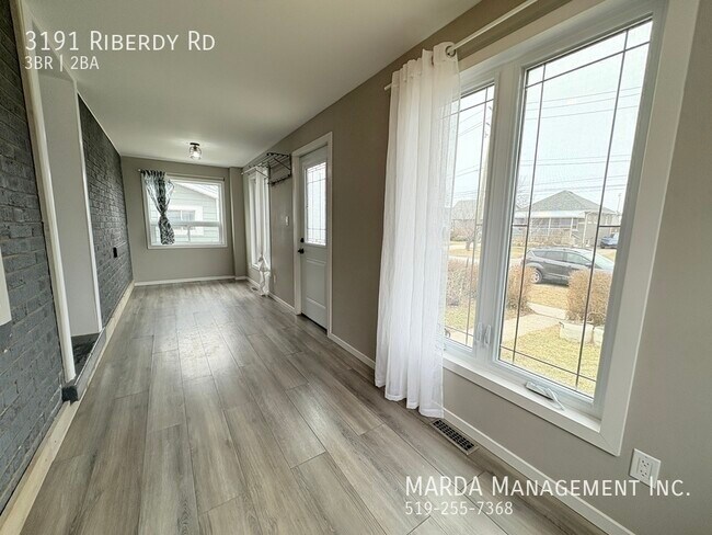 Photo du bâtiment - SPACIOUS 3-BED/2-BATH HOME DEVONSHIRE HEIG...