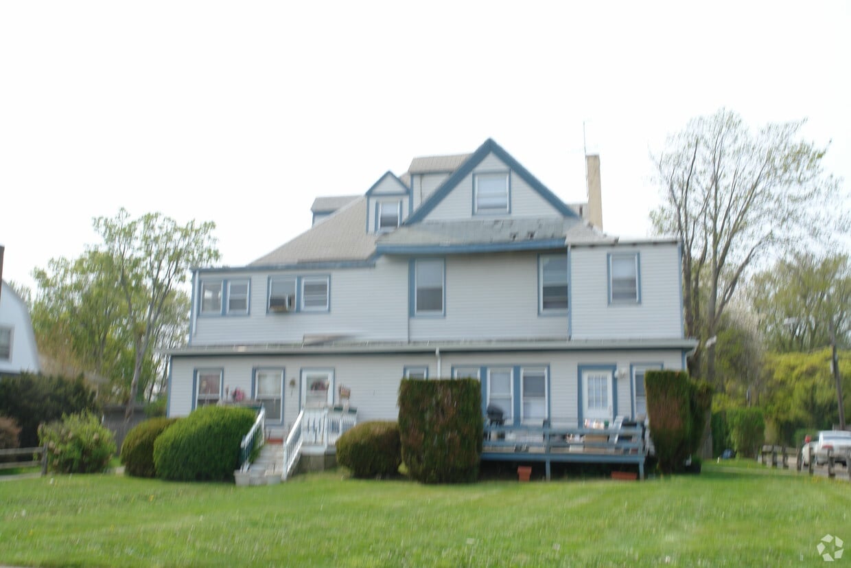 Building Photo - 378 Sairs Ave