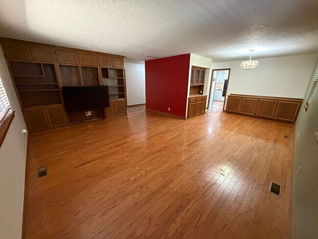 Building Photo - 2517 Chateau Dr