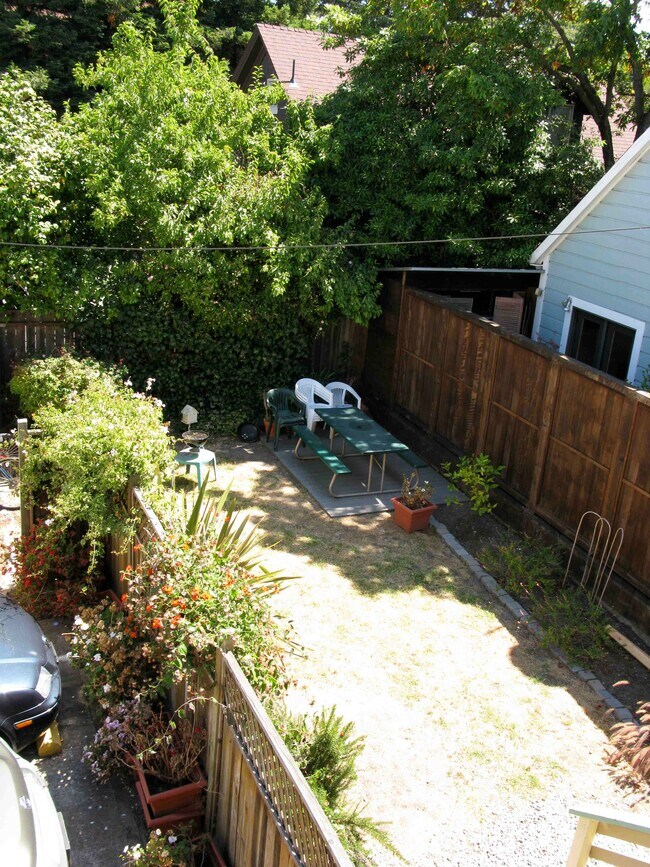 Patio trasero compartido y cercado - 28175 2817.5 Telegraph Ave