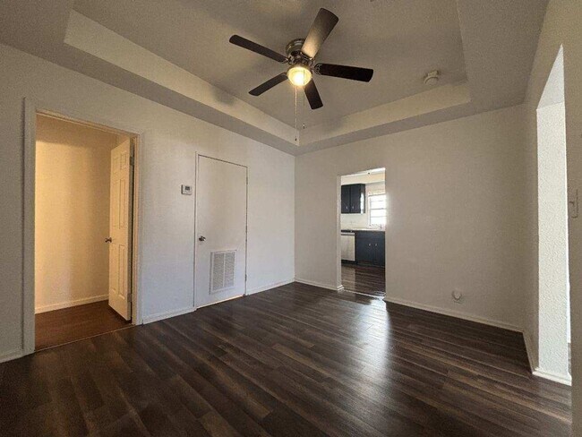 Foto del edificio - Available Now 1 bedroom 1 bathroom bungalow