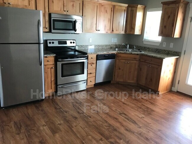 Building Photo - 3339 Blaze Dr
