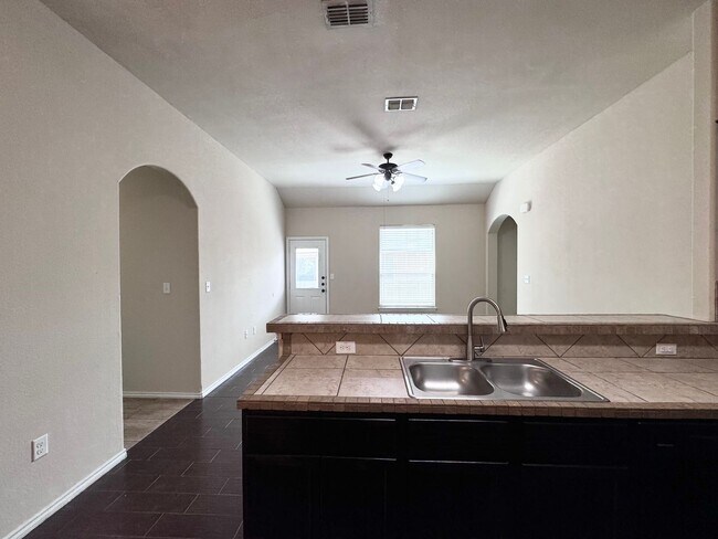 Building Photo - 284-286 Rosalie Dr