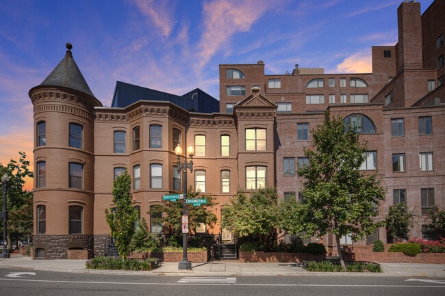 Building Photo - 3 Washington Cir NW