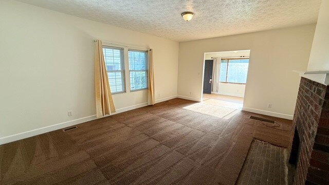 Foto del edificio - 33RD & COLLEGE AREA - 3 BEDROOM 2 BATH HALF DUPLEX AVAILABLE NOW!
