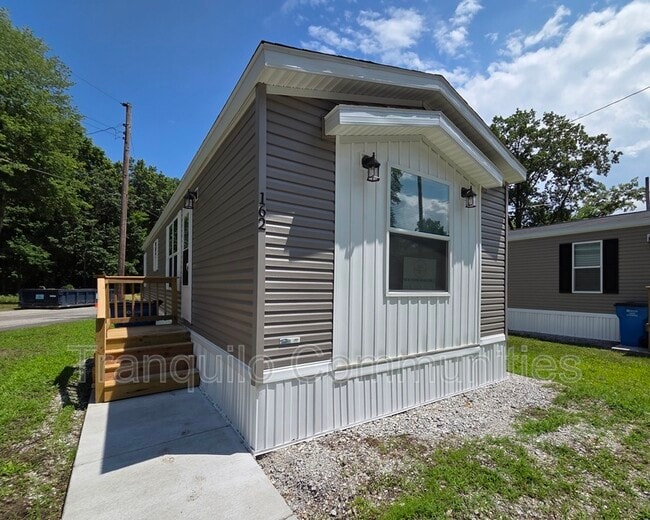 Building Photo - 162 Dunewood Dr