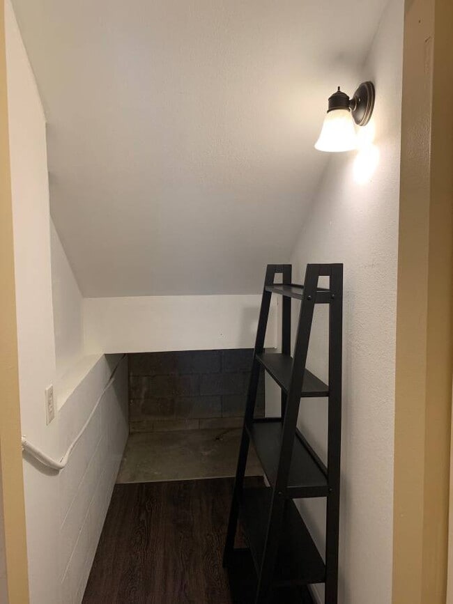 Building Photo - 44 -124 Ikeanani Dr