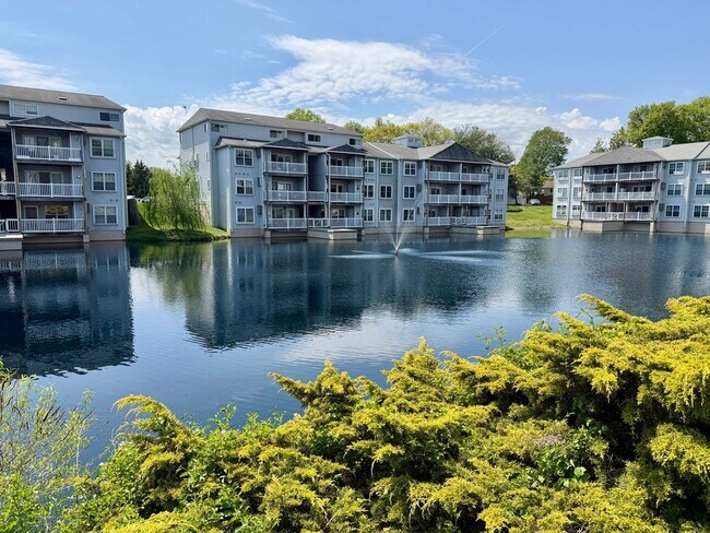 Foto del edificio - Welcome to Waters Edge Condos!