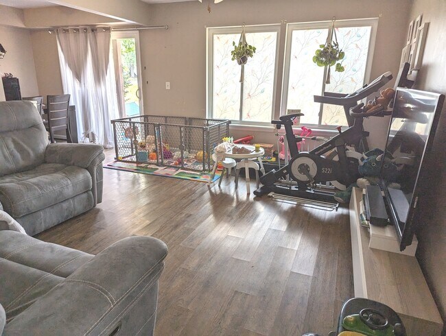 Foto del edificio - 15 Marywood Ln