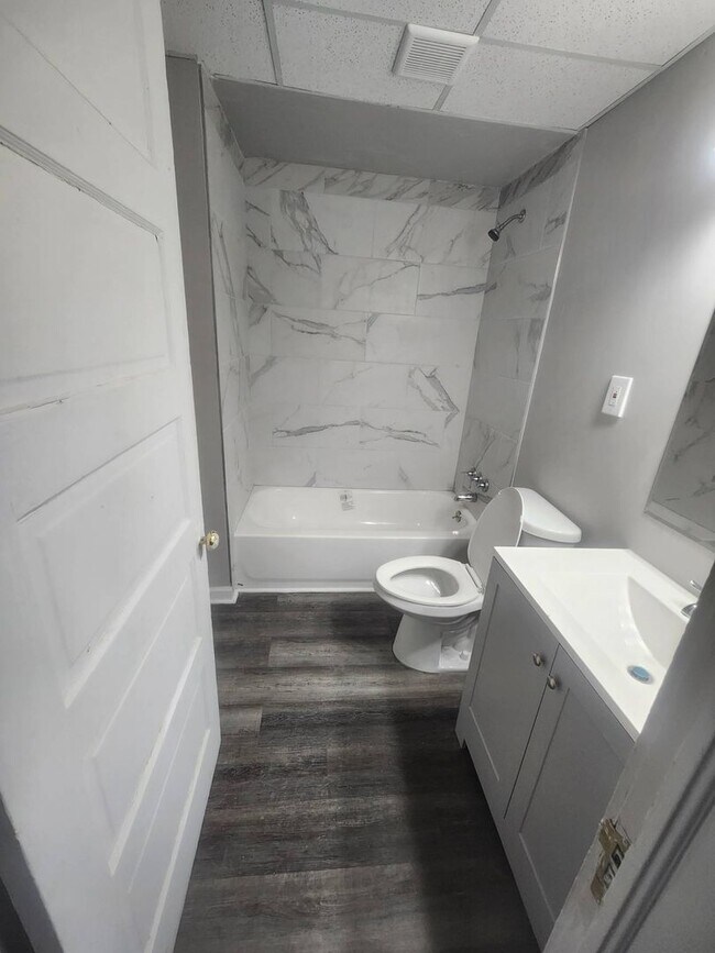 Foto del edificio - 1346 E 82nd St