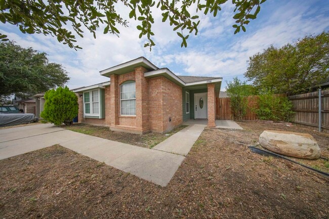 Building Photo - 1936 Denmark Ln