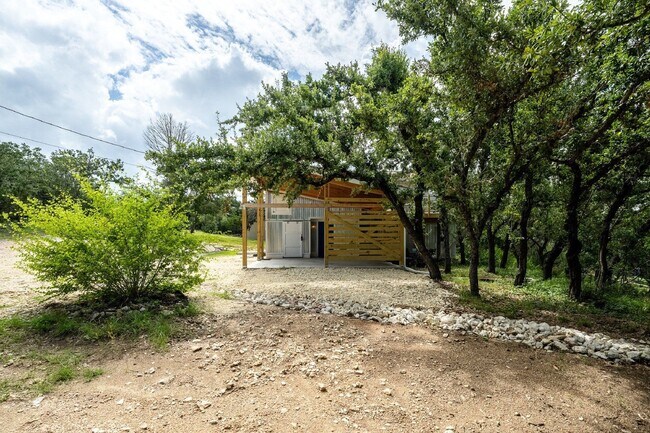 Foto del edificio - 10011 Little Creek Cir