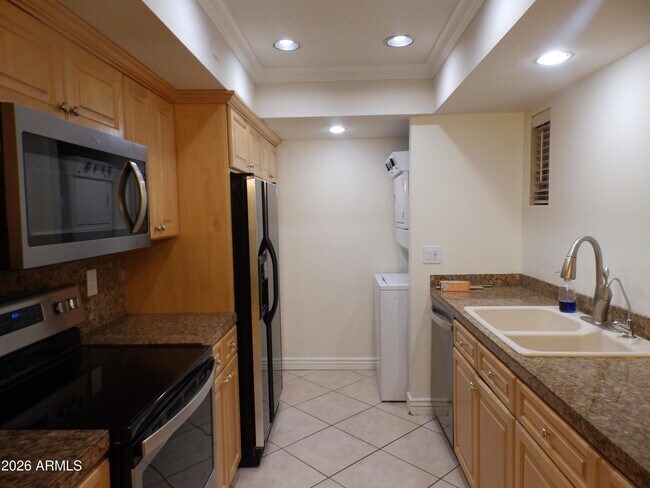 Building Photo - 7950 E Starlight Way
