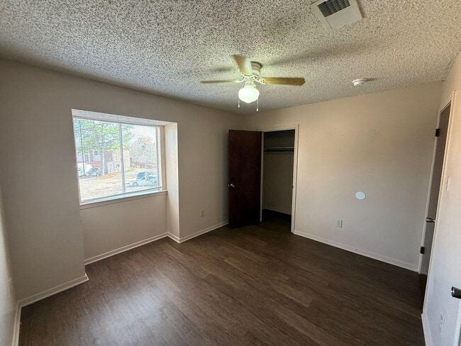 Foto del edificio - 2 bedroom 2 bath town home in a gated community