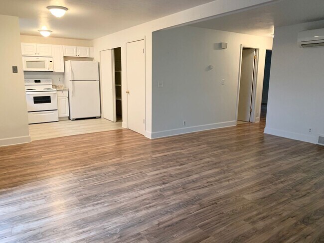 Foto del edificio - 3362-3368 S 200 E