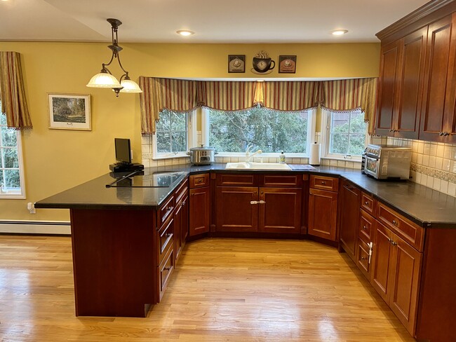 Building Photo - 17 Millford Dr