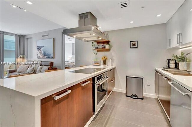 Foto del edificio - 720 NE 62nd St