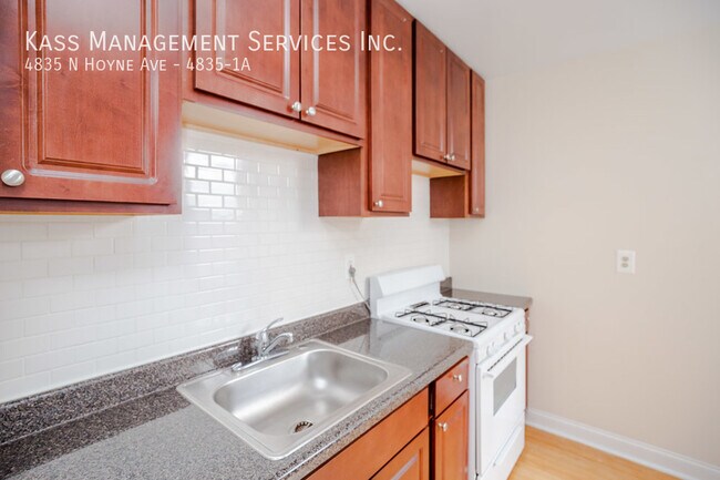 Foto del edificio - 4835 N Hoyne Ave