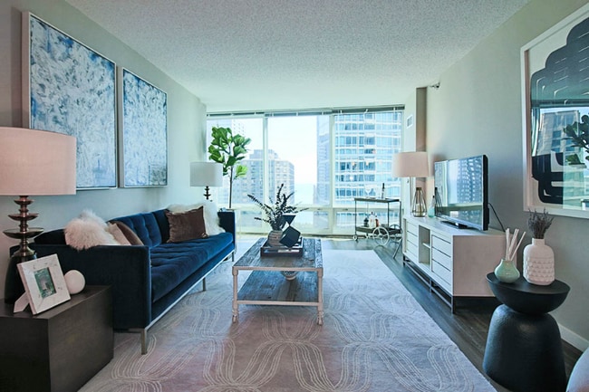 Foto del edificio - 340 E Ohio St