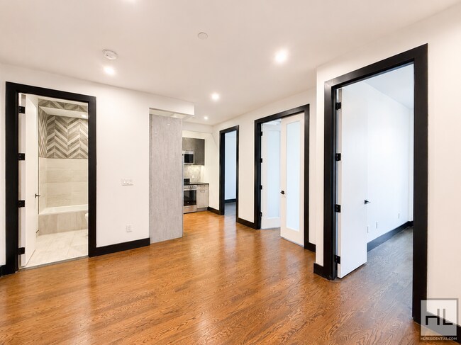 Foto del edificio - IRVING AVENUE / Spacious Bushwick 2-Bed