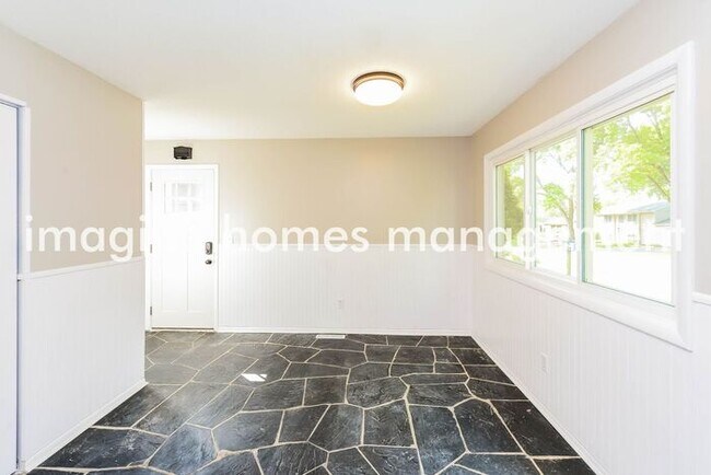 Building Photo - Cozy 3 Bedroom House in Chaska