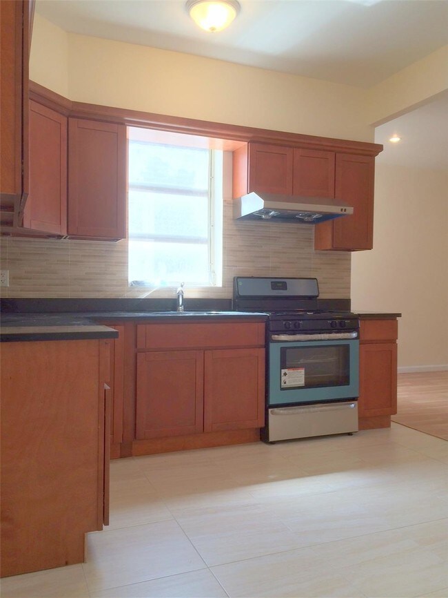 Foto del edificio - 111 Bay 40Th St