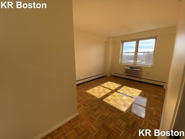 Building Photo - 144 Pleasant St