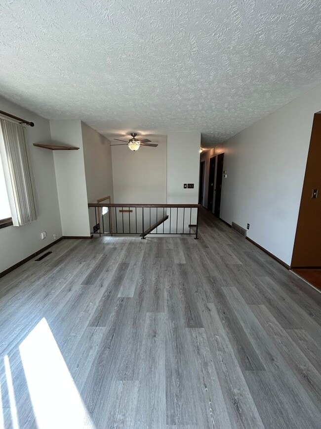 Building Photo - Spacious 3-Bedroom, 1-Bath Home with Garage & Basement in La Vista