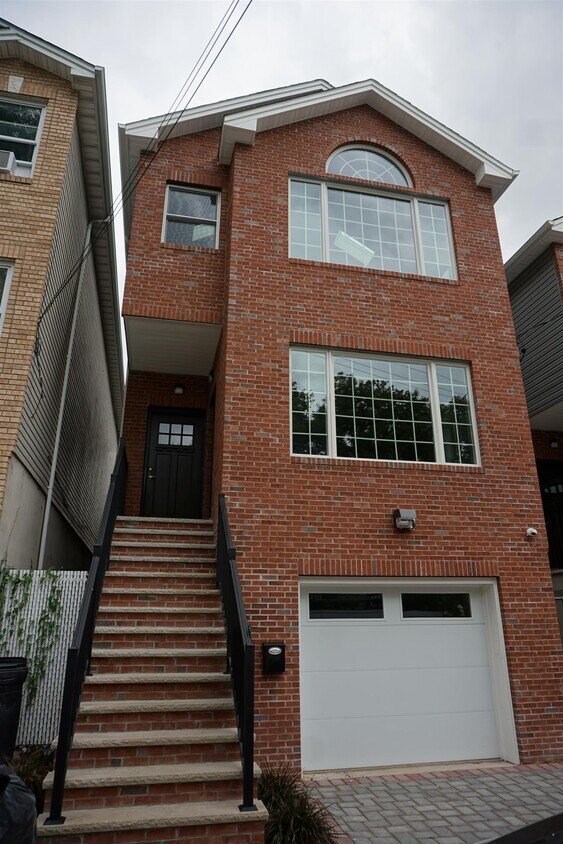 137 Oxford Ave, Jersey City, NJ 07304 House Rental in Jersey City, NJ