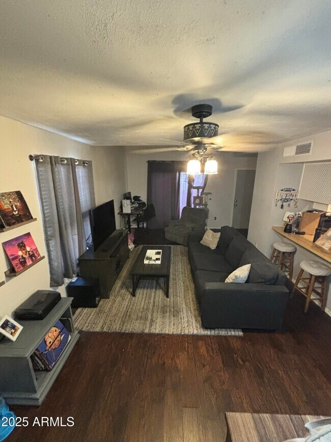 Foto del edificio - 1342 W Emerald Ave