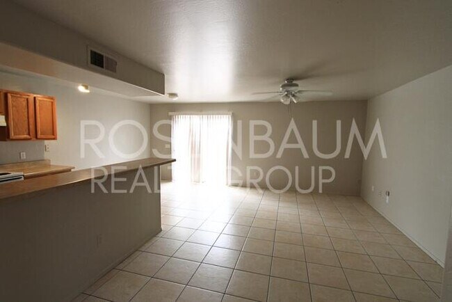 Building Photo - Beautiful 3-bedrooms, 2.5-baths townhouse ...