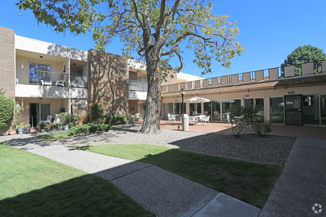 Courtyard - Executive West - Senior Community