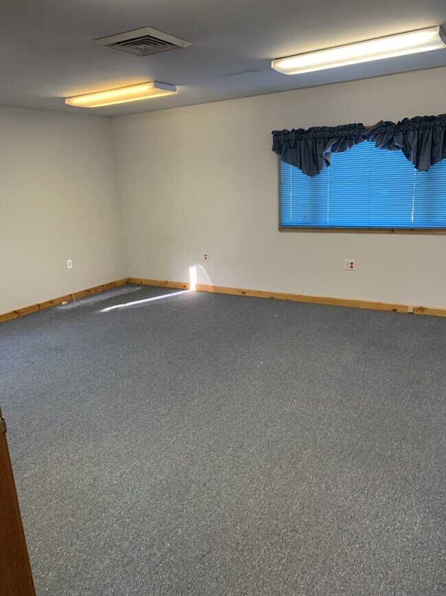 Building Photo - 116 Main St